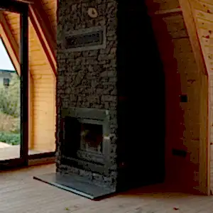 odunlu-somine-model-2-1 Model 2 siyah taş kaplamalı doğal taş şömine